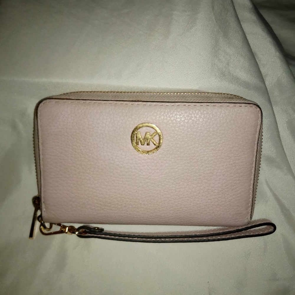 Micheal Kors Women's Wallet!!!